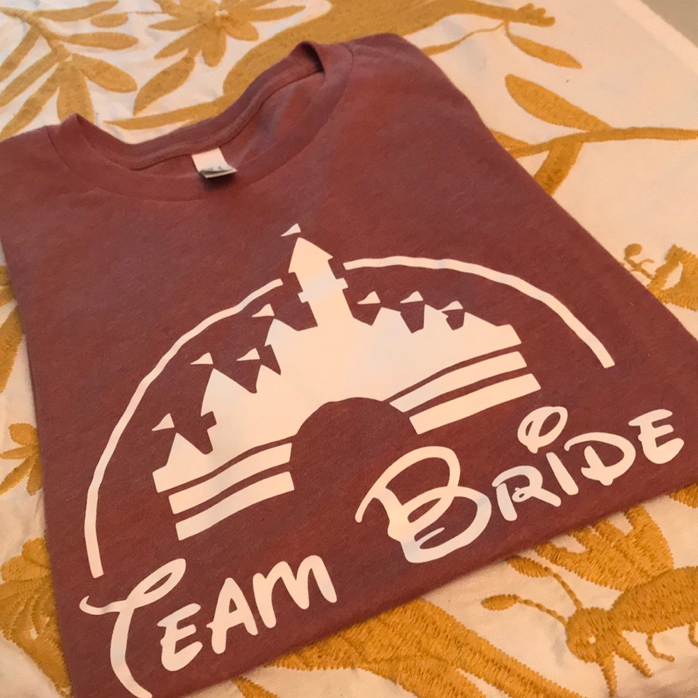 ❣️❣️Super cute Team Bride t-Shirt in Mauve